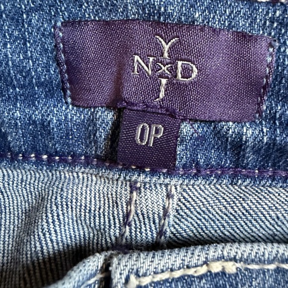 Vintage NYDJ Not Your Daughter's Jeans Capris Stretch Embroidered Aztec 0P USA - Picture 7 of 10